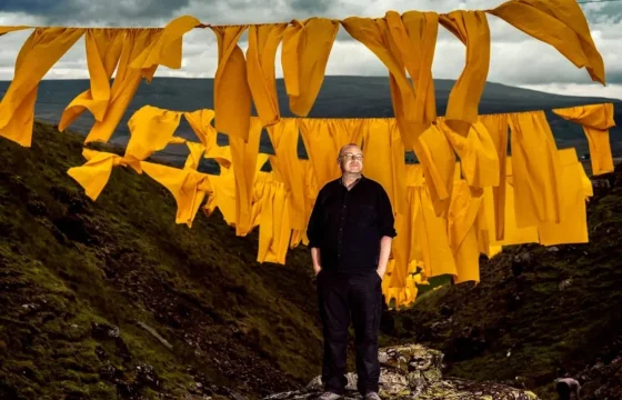 feature2-main-Steve-Messam-in-front-of-one-of-his-works