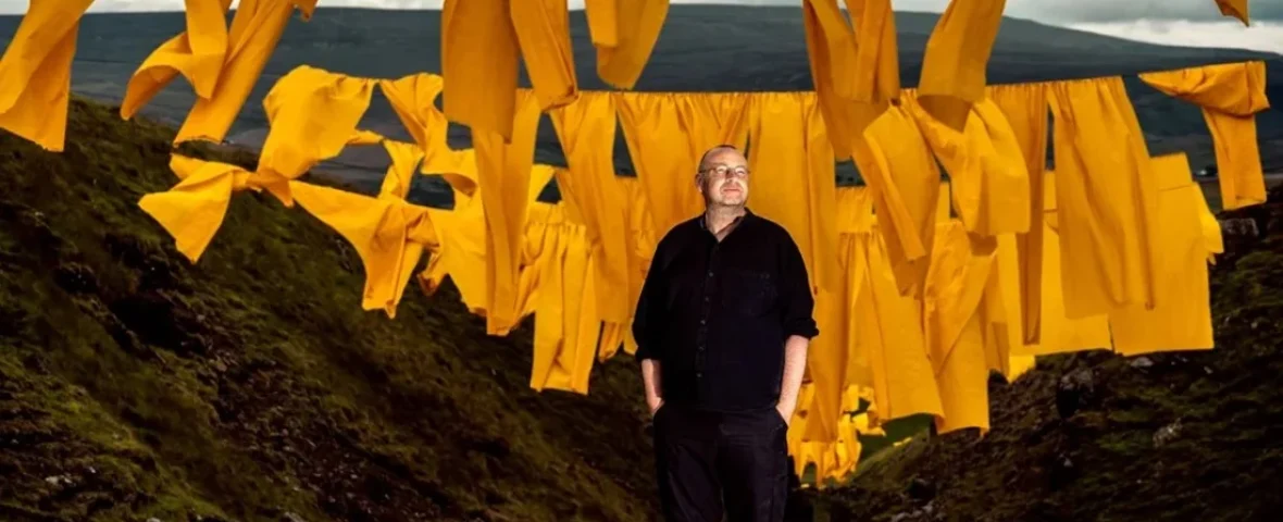 feature2-main-Steve-Messam-in-front-of-one-of-his-works